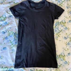 Lululemon Black Swiftly Tech Short-Sleeve Shirt 2.0
Hip Length